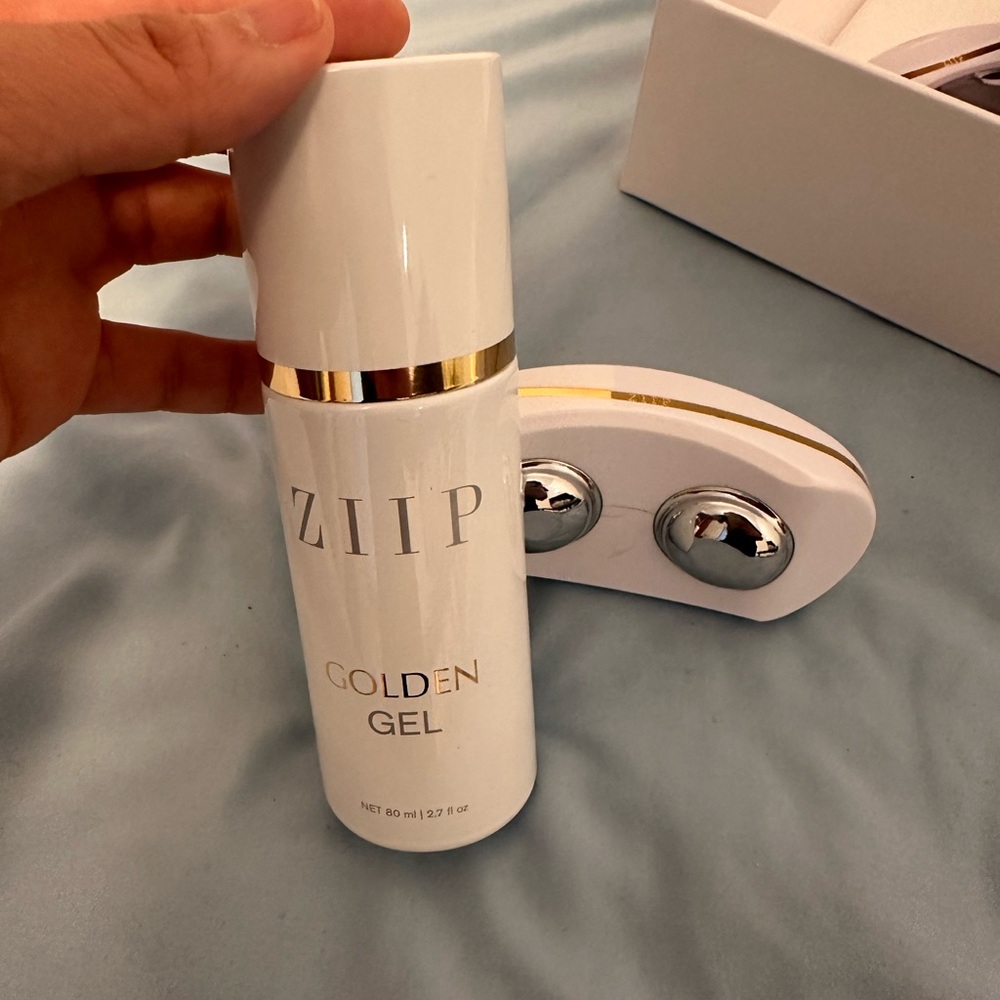 ZIIP microcurrent facial toning device with golden gel - Picture 5 of 8